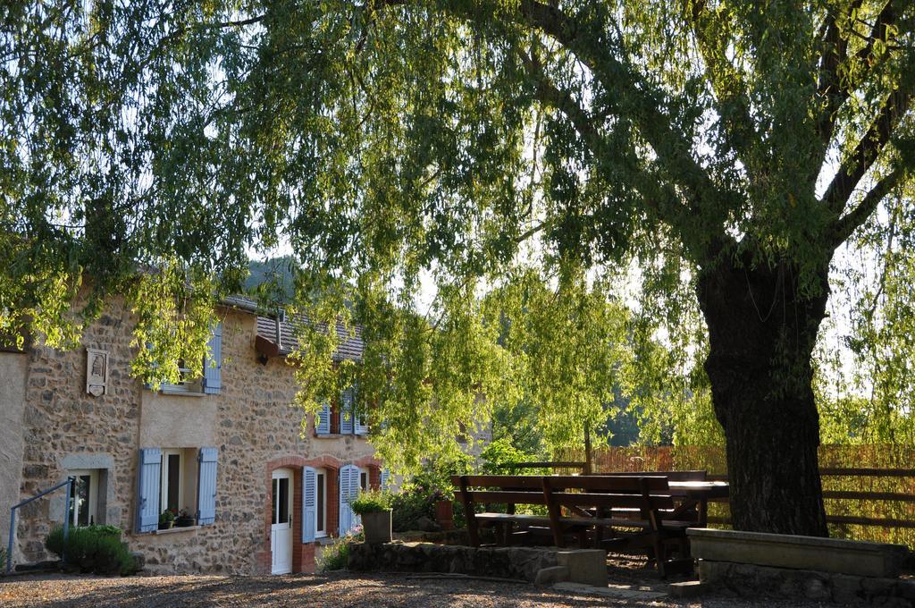 La Ferme Aux Abeilles Hotel Ambierle Bagian luar foto