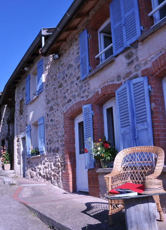 La Ferme Aux Abeilles Hotel Ambierle Bagian luar foto