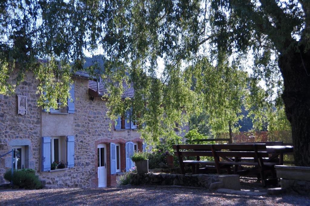 La Ferme Aux Abeilles Hotel Ambierle Bagian luar foto